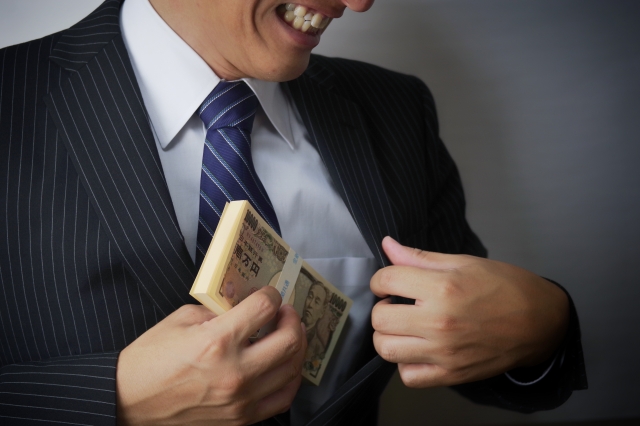 闇金業者は懐にお金を入れる。鴻巣市の弁護士や司法書士に無料相談する
