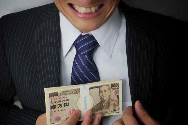 ヤミ金業者は金をせしめてほくそ笑む。村上市の弁護士や司法書士に無料相談する